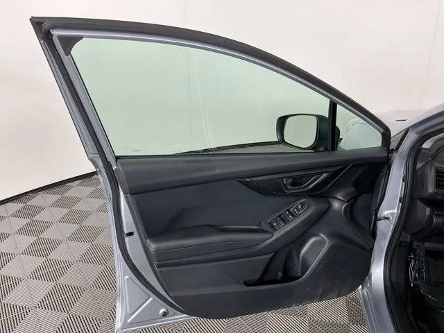 Used 2018 Silver Subaru 2.0i image 12