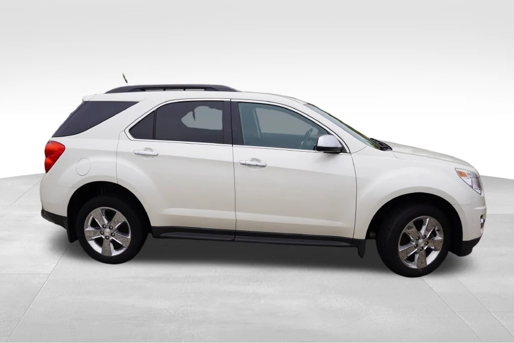 Used 2014 White Diamond Tricoat Chevrolet LT image 2
