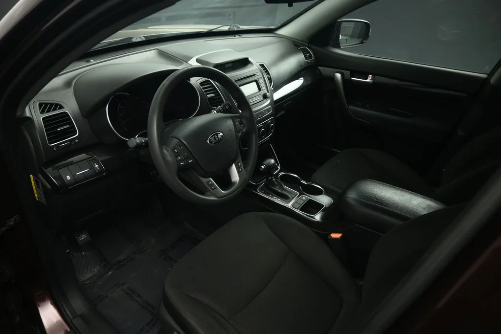 Used 2015 Red Kia LX image 44
