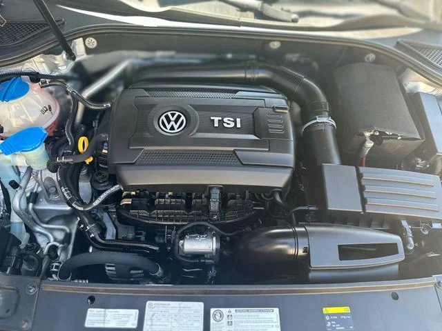 Used 2017 Silver Volkswagen SEL Premium image 29