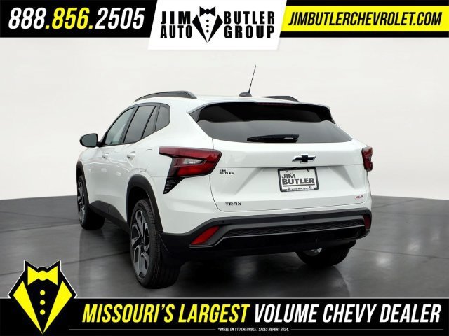 New 2026 Summit White Chevrolet 2RS image 2