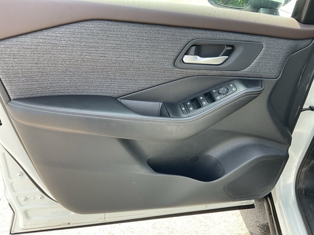 Used 2021 Pearl White Tricoat Nissan SV image 19