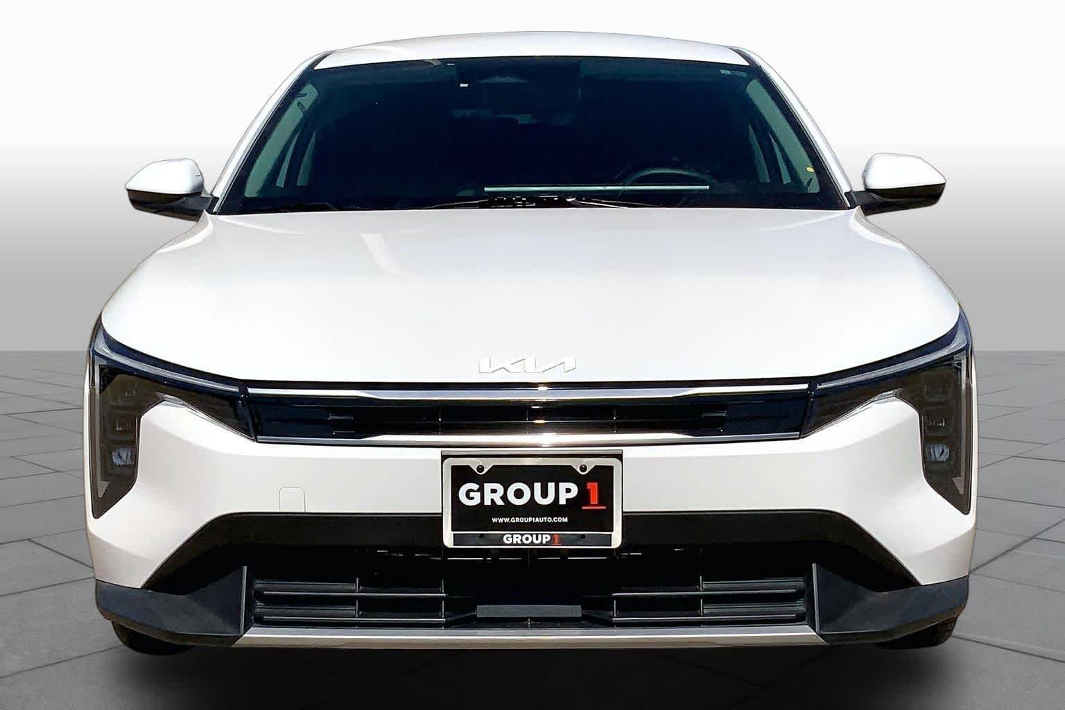 Used 2025 Snow White Pearl Kia EX image 4