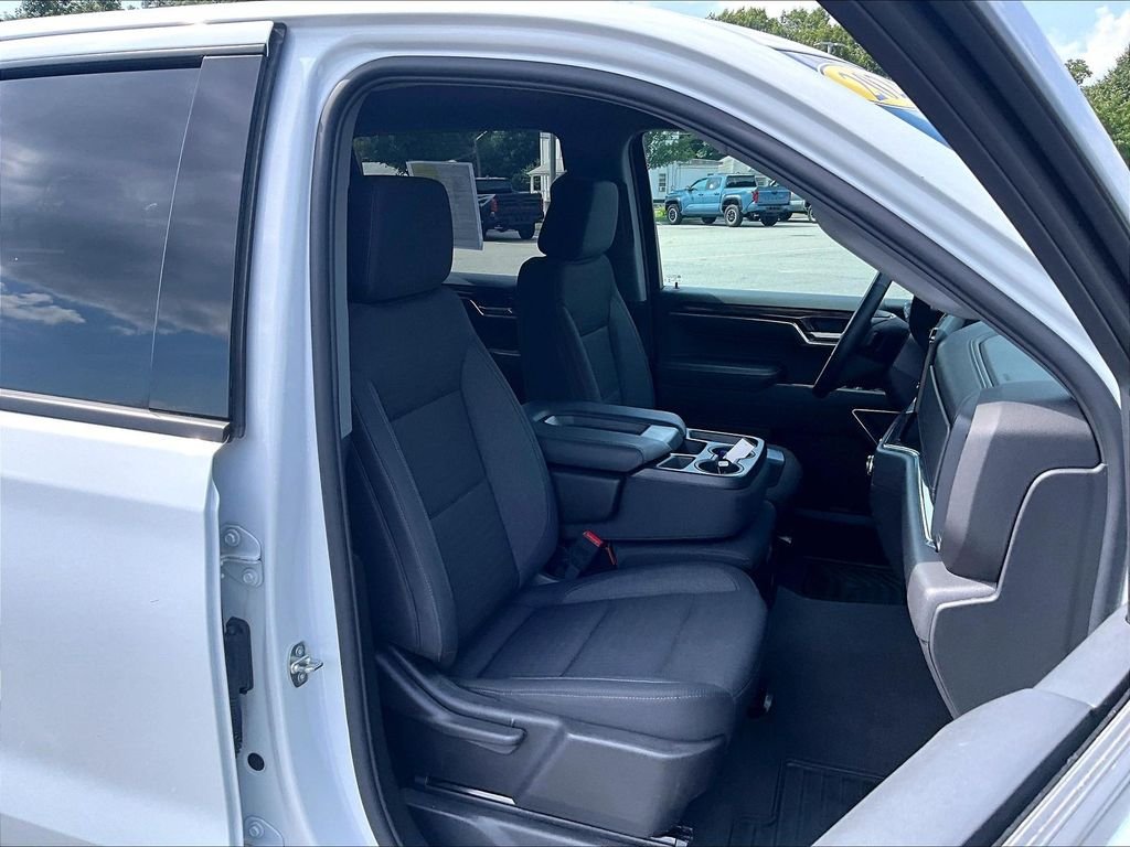Used 2024 White GMC Elevation image 11