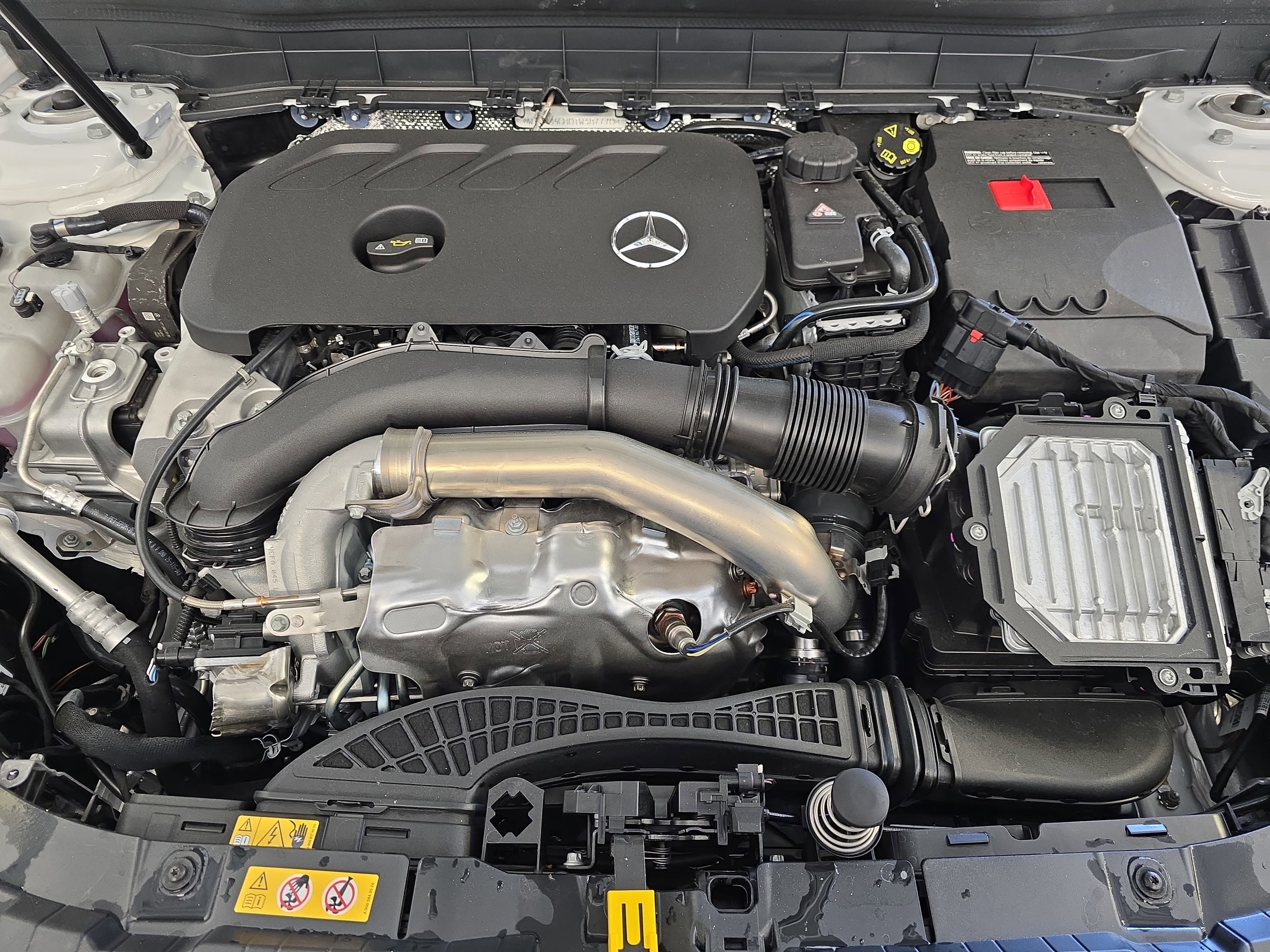 New 2026 Polar White Mercedes-Benz GLB250 image 31