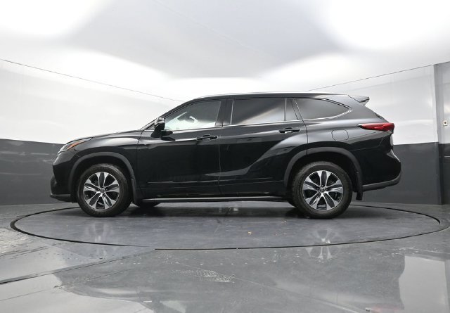 Used 2021 Black Toyota XLE image 35