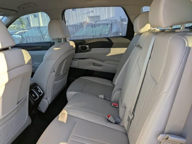 Used 2023 White Kia S image 15