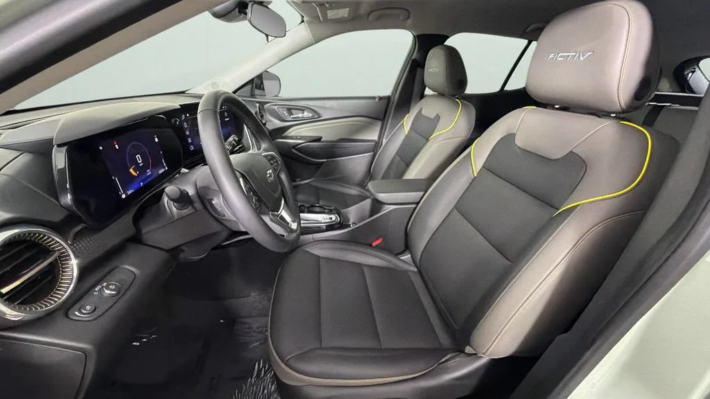 Used 2025 Cacti Green Chevrolet ACTIV image 17