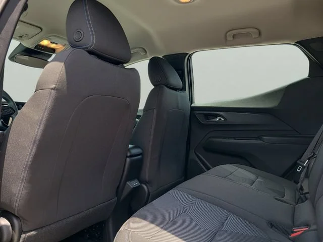 New 2027 Summit White Chevrolet LT image 10
