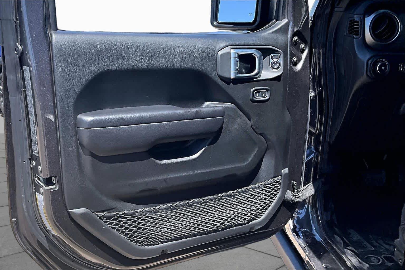 Used 2023 Granite Crystal Metallic Clearcoat Jeep Willys image 17