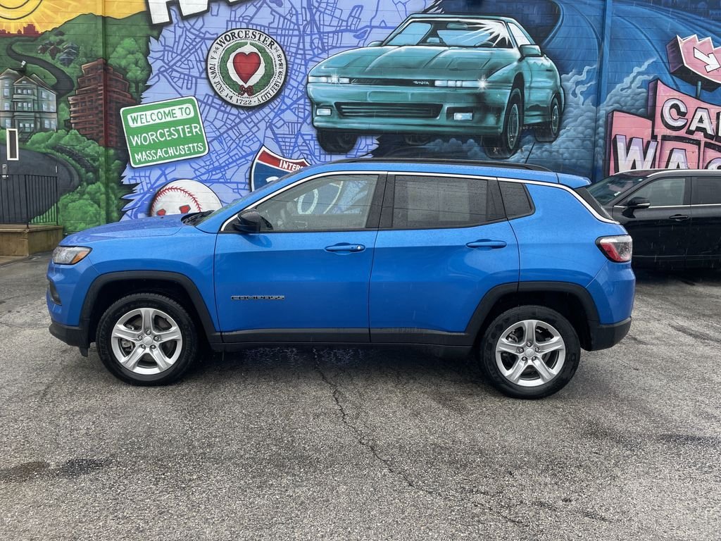 Used 2024 Blue Jeep Latitude image 2