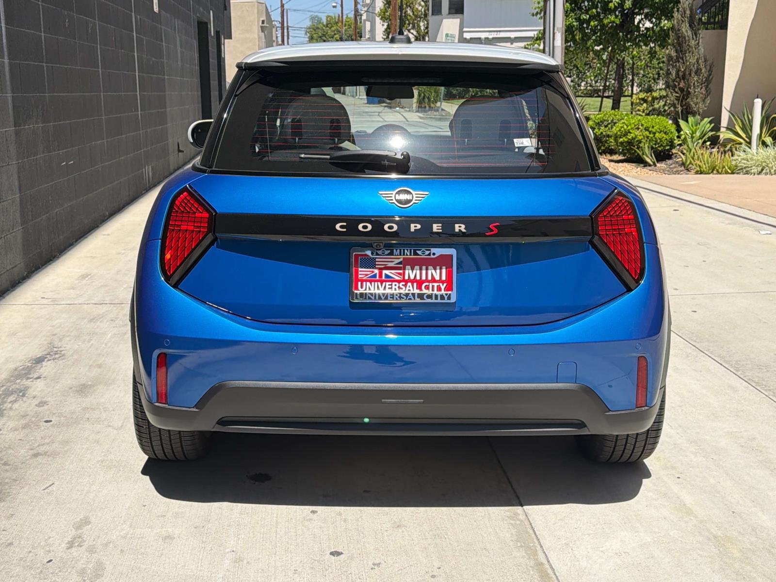 Used 2026 Icy Sunshine Blue Metallic MINI Cooper S FWD image 4