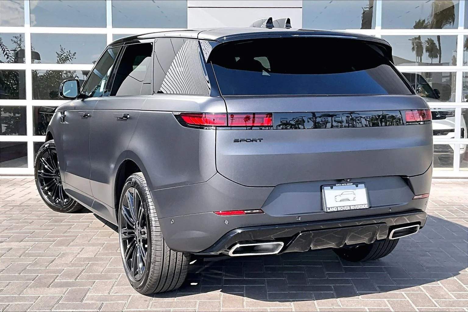 New 2026 Carpathian Grey Land Rover Dynamic SE image 3