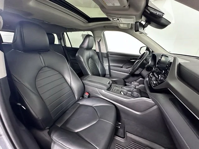 Used 2021 Silver Toyota XLE image 29