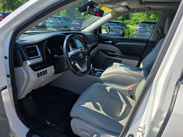 Used 2017 Blizzard Pearl Toyota Limited image 15