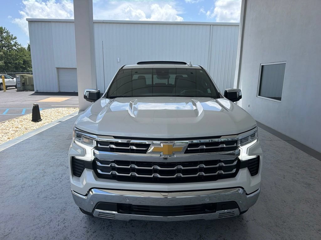 Used 2023 Iridescent Pearl Tricoat Chevrolet LTZ image 3