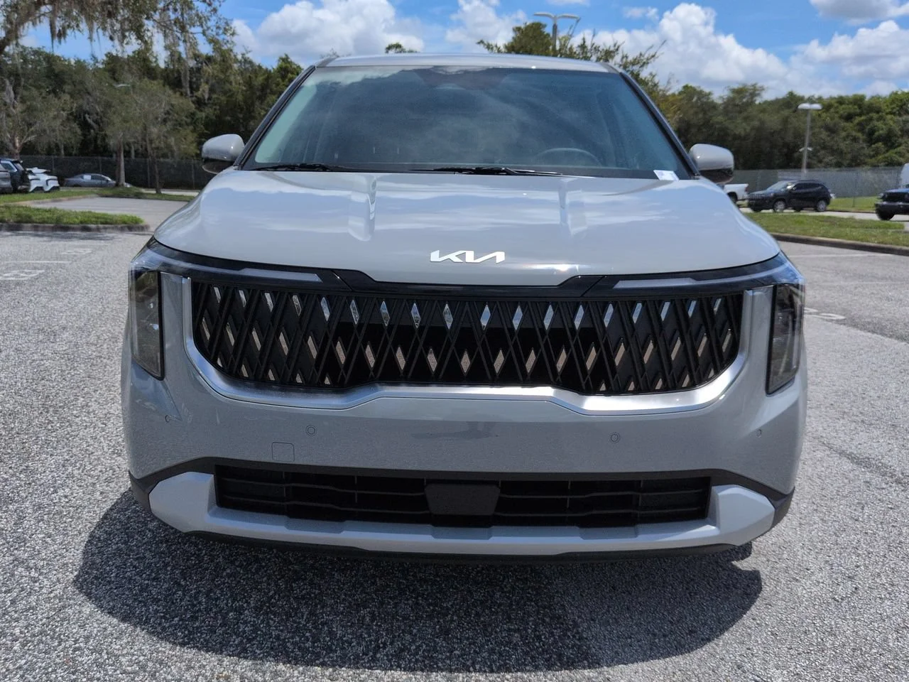 New 2027 Ceramic Silver Kia LXS image 10