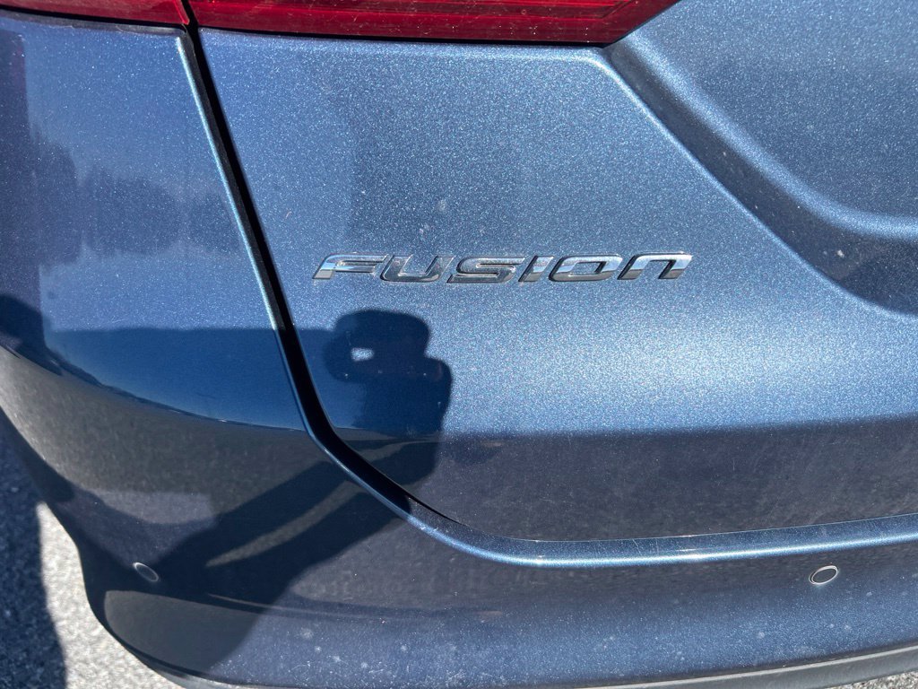 Used 2018 Blue Ford SE image 9