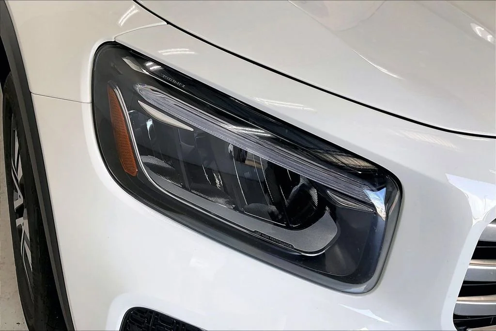 New 2026 Polar White Mercedes-Benz GLB 250 image 25