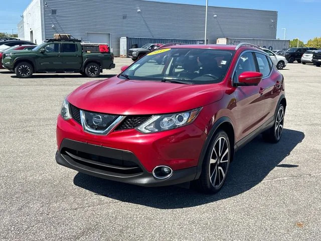 Used 2017 Red Nissan SL image 9