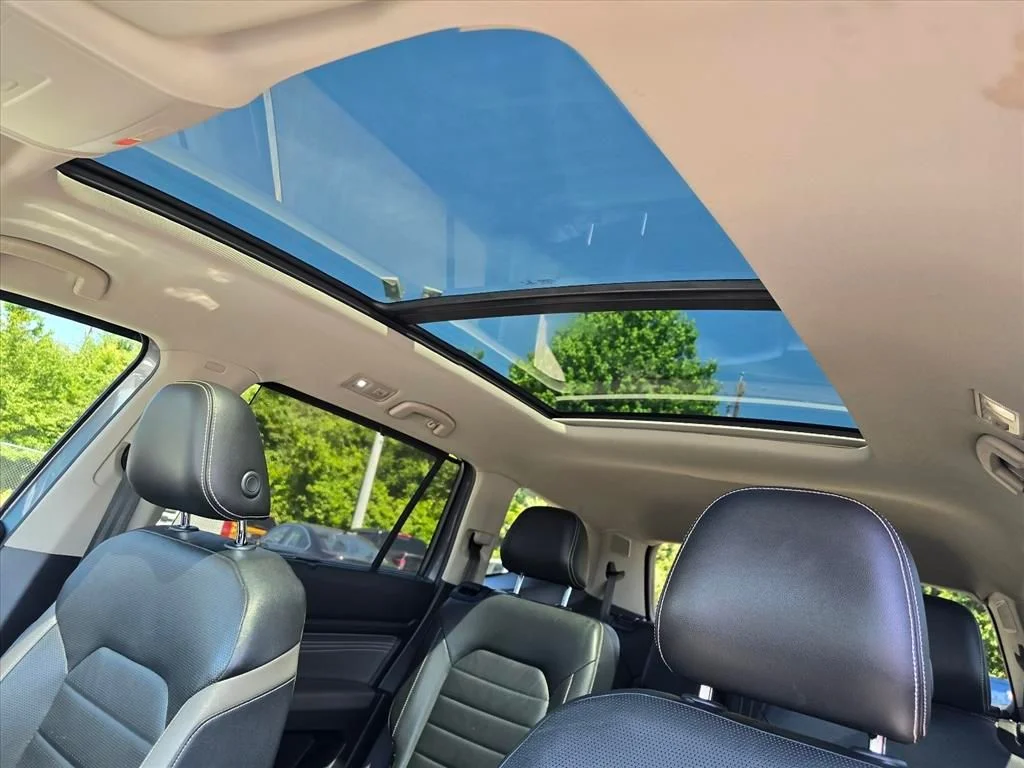 Used 2022 Gray Volkswagen 3.6L V6 SEL Premium R-Line image 8
