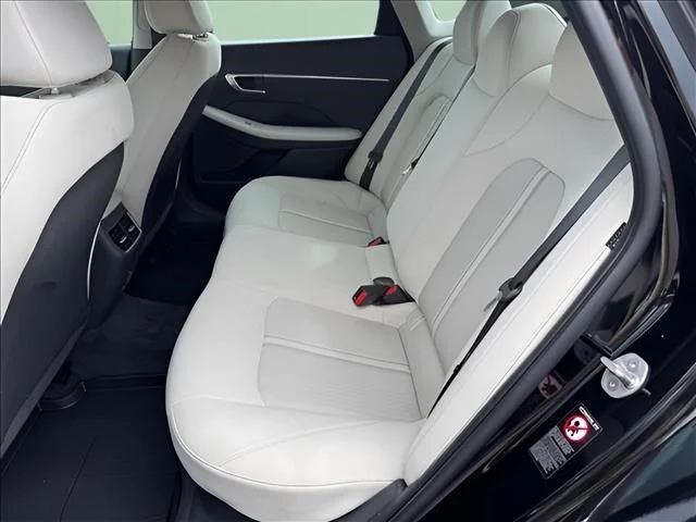 Used 2023 Black Hyundai Blue image 13