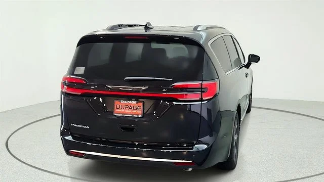 New 2027 Diamond Black Crystal Pearl-Coat Exterior Paint Chrysler Pinnacle image 12