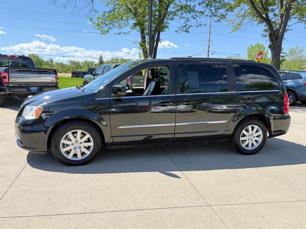 Used 2014 Brilliant Black Crystal Pearlcoat Chrysler Touring image 7