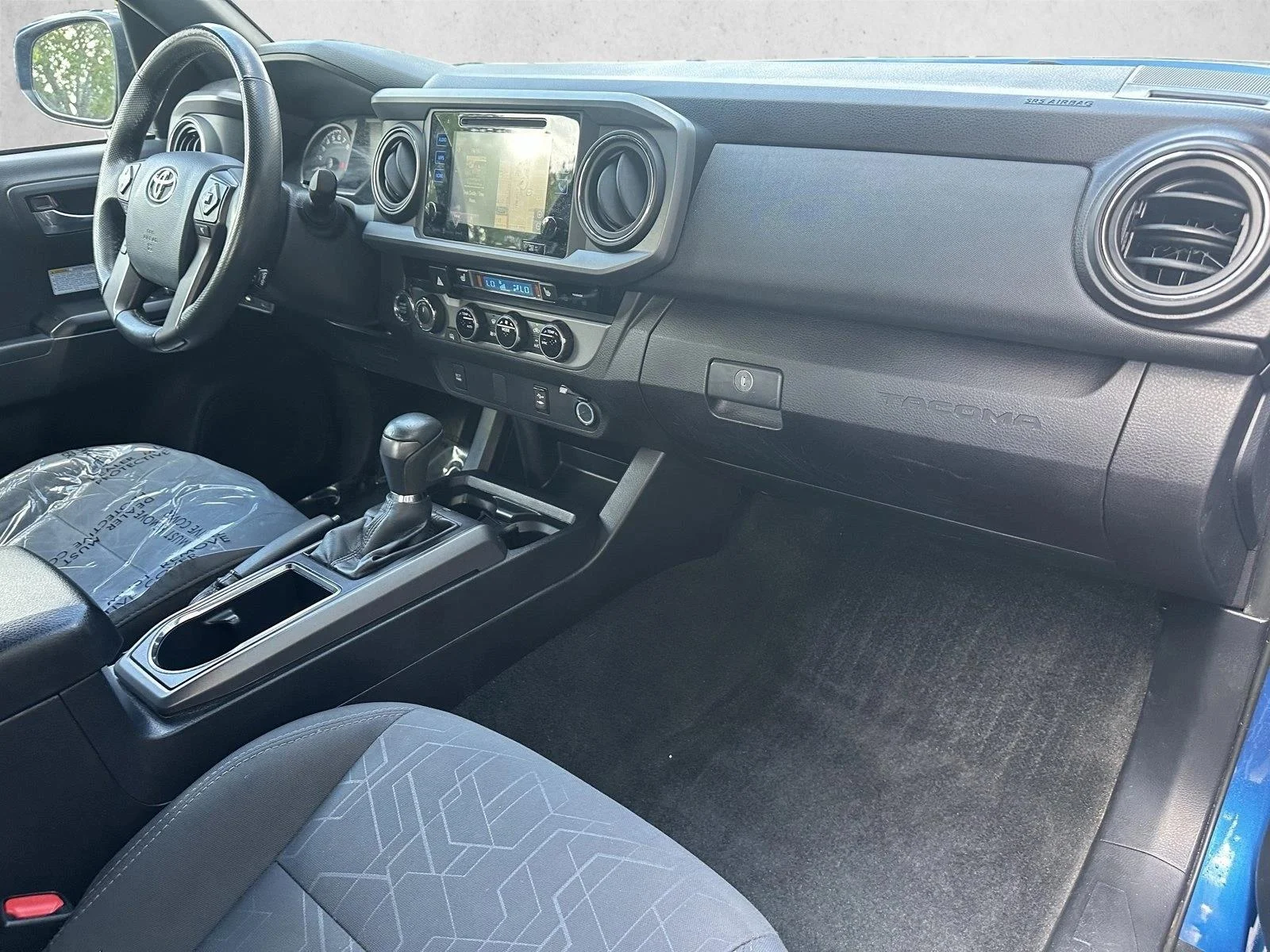 Used 2017 Blue Toyota SR5 image 30