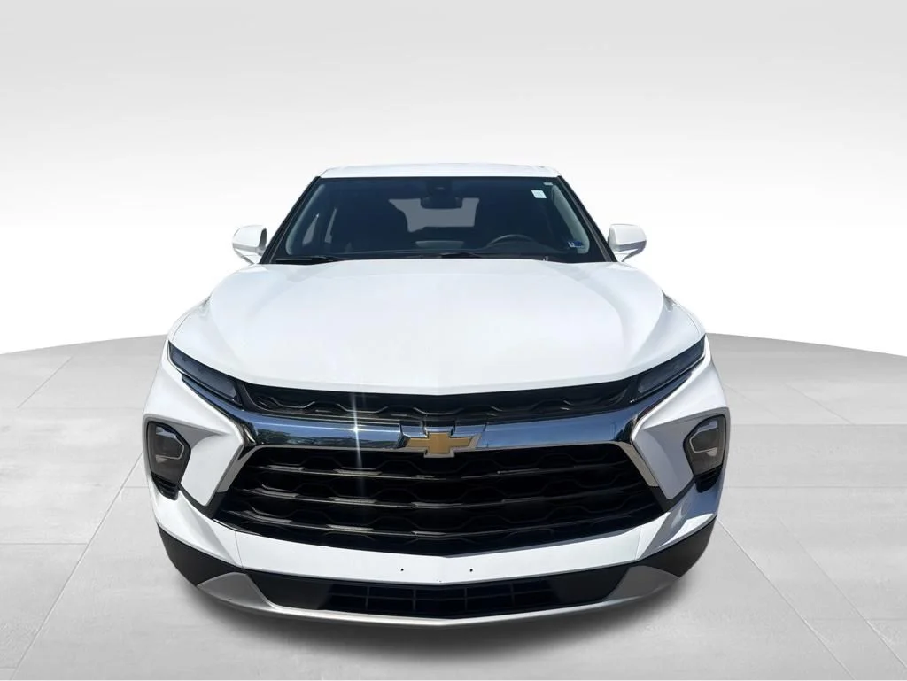 Used 2023 White Chevrolet LT image 9