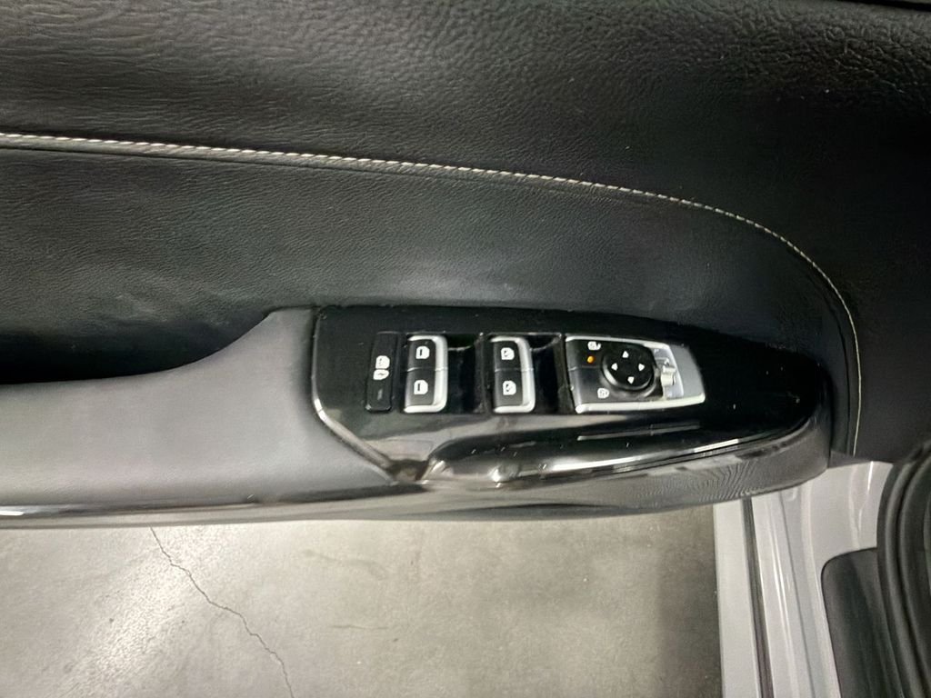 Used 2025 Wolf Gray Kia GT-Line image 22