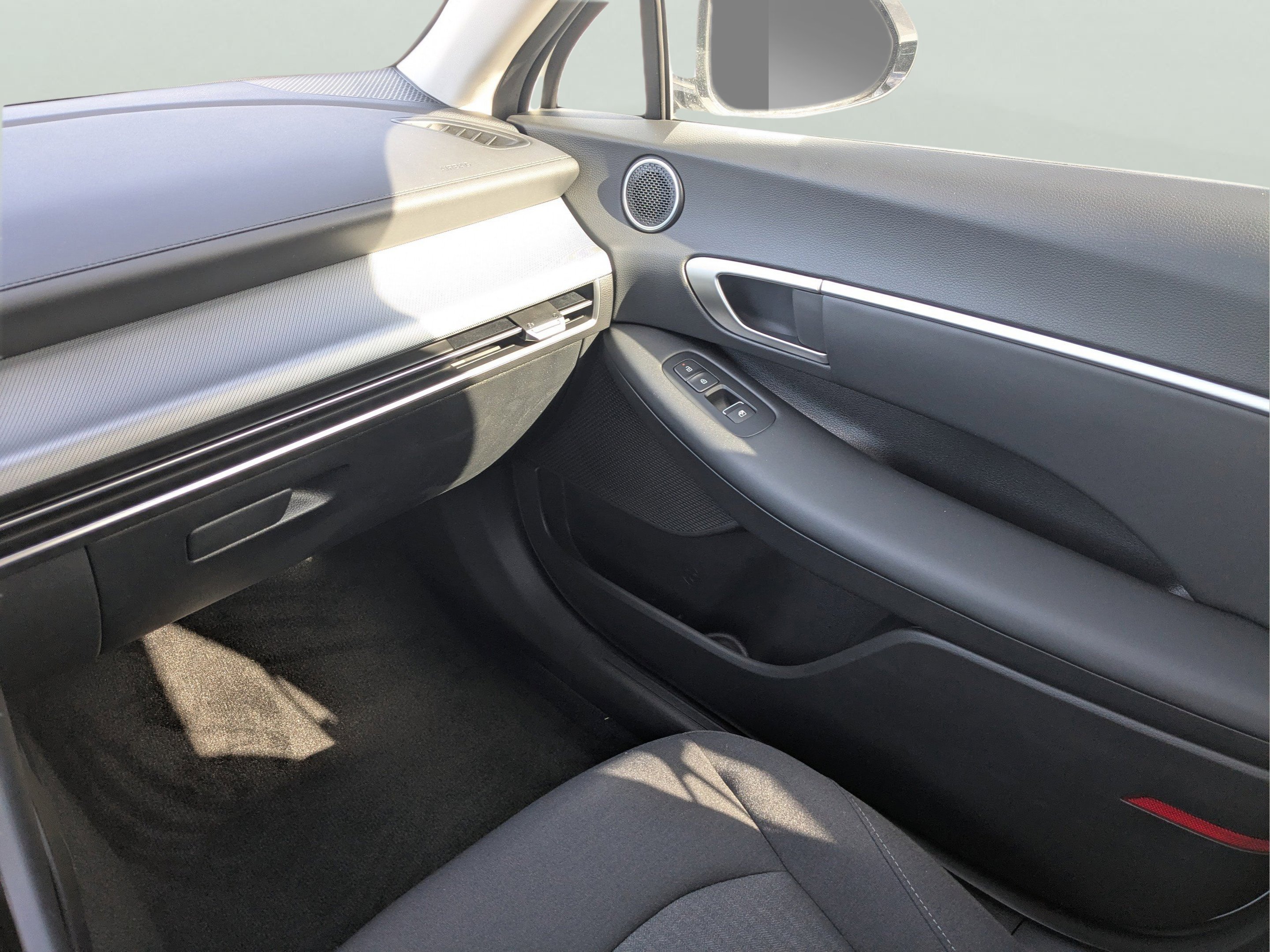 New 2026 Serenity White Hyundai SEL Sport image 18