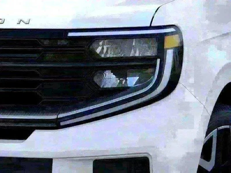 New 2025 Star White Ford Platinum image 7