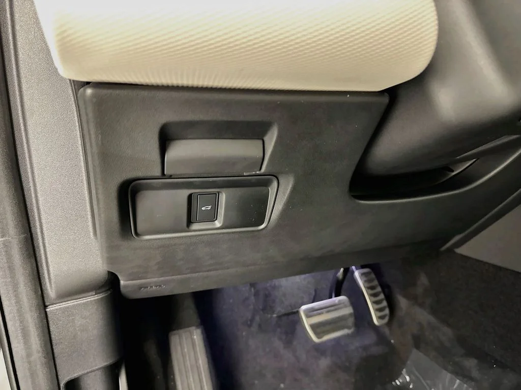 New 2026 Carpathian Grey Land Rover Landmark image 10