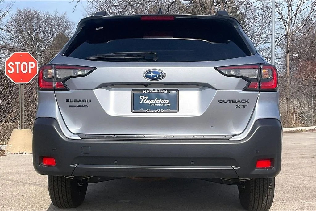 Used 2025 Silver Subaru Onyx Edition XT image 3