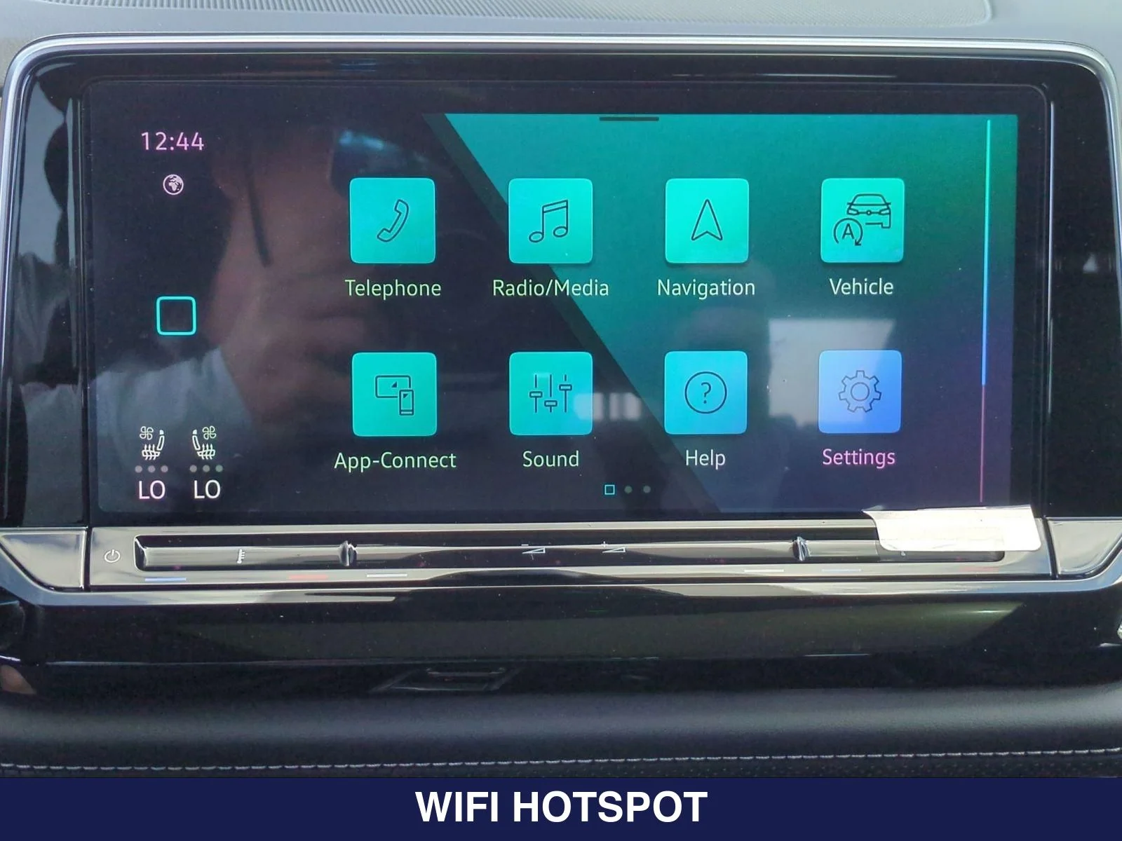 New 2026 Green Volkswagen 2.0T SE w/Technology image 22