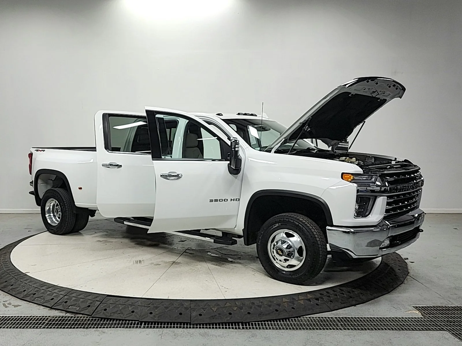 Used 2023 White Chevrolet LTZ image 10