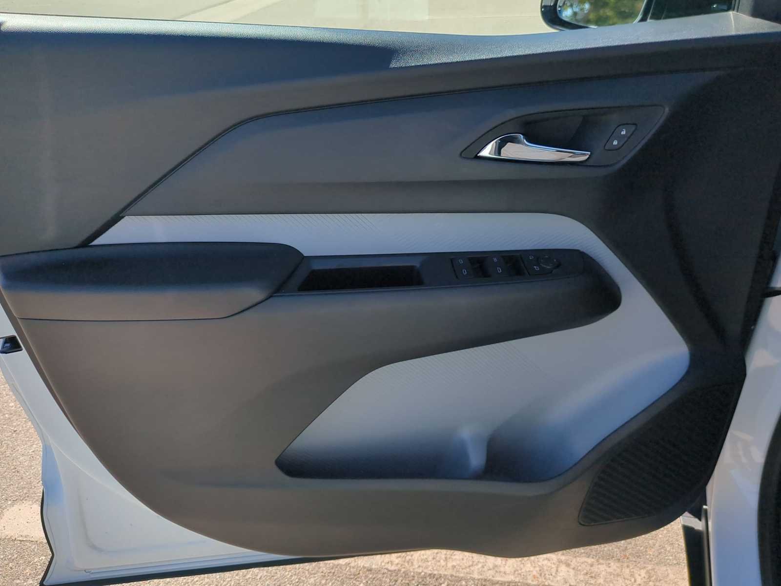 2027 Chevrolet Bolt LT - Photo 10