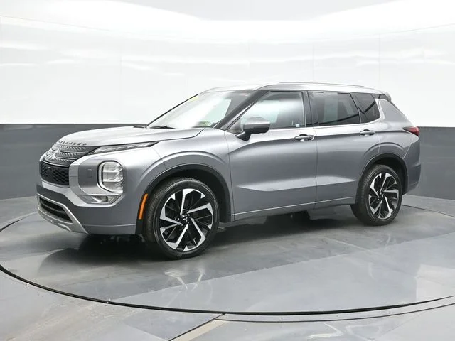 Used 2022  Mitsubishi SEL image 5