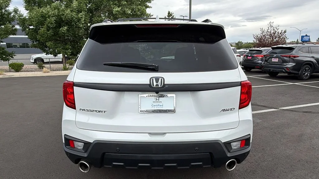 Certified Used 2023 Platinum White Pearl Honda EX-L image 4