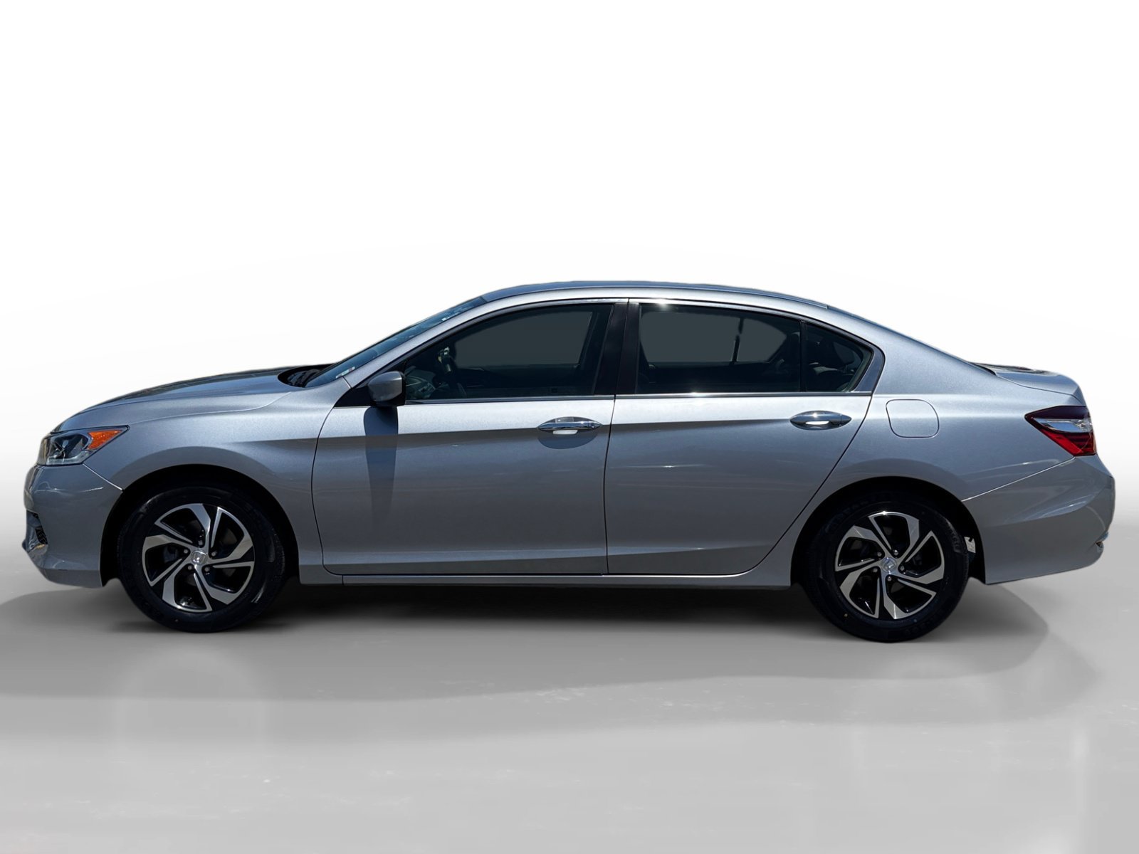 Used 2017 Silver Honda LX image 2
