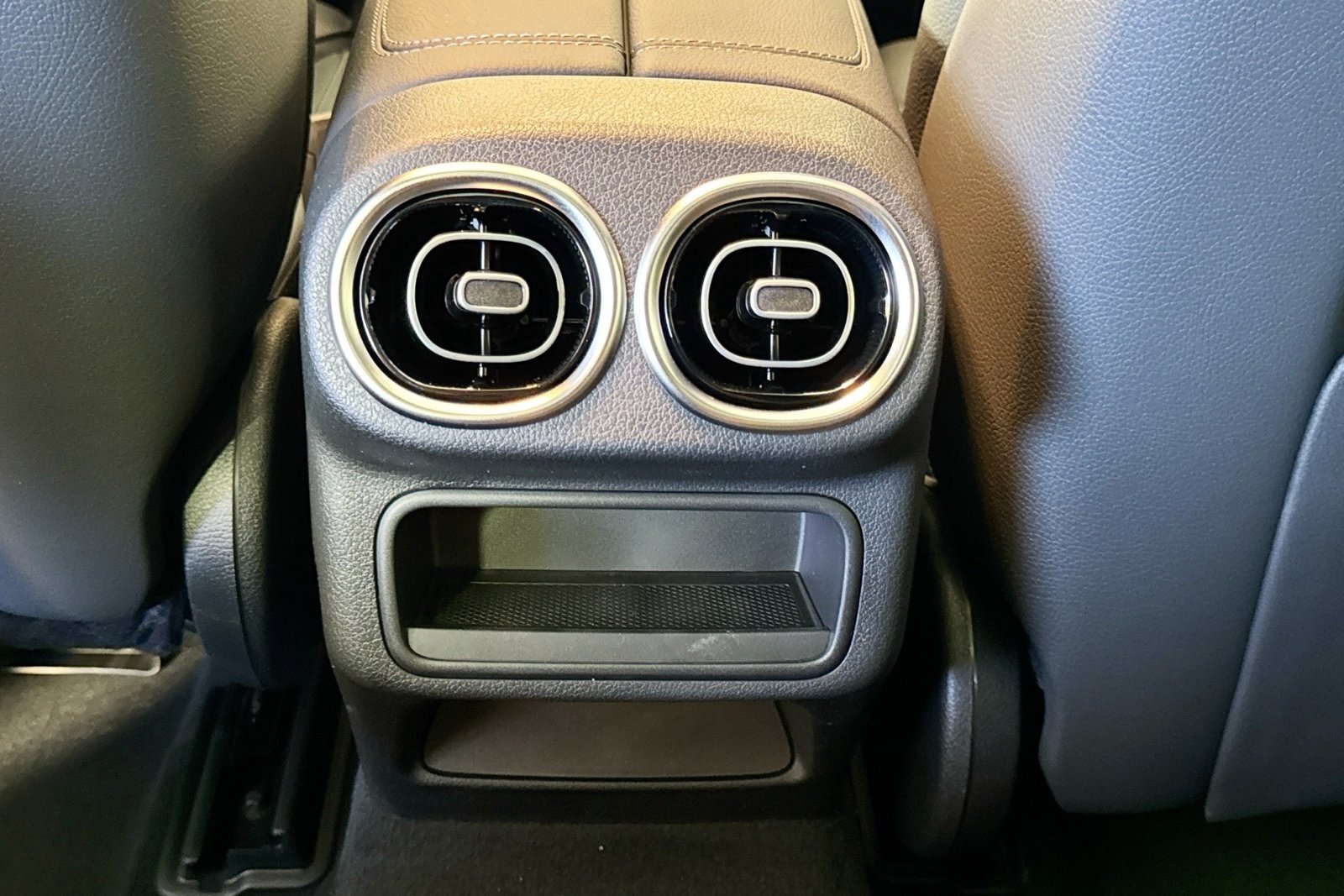 New 2026 Graphite Grey Metallic Mercedes-Benz GLC 300 image 23