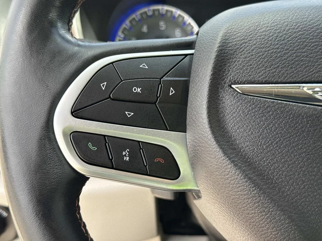 Used 2018 White Chrysler Touring L image 39