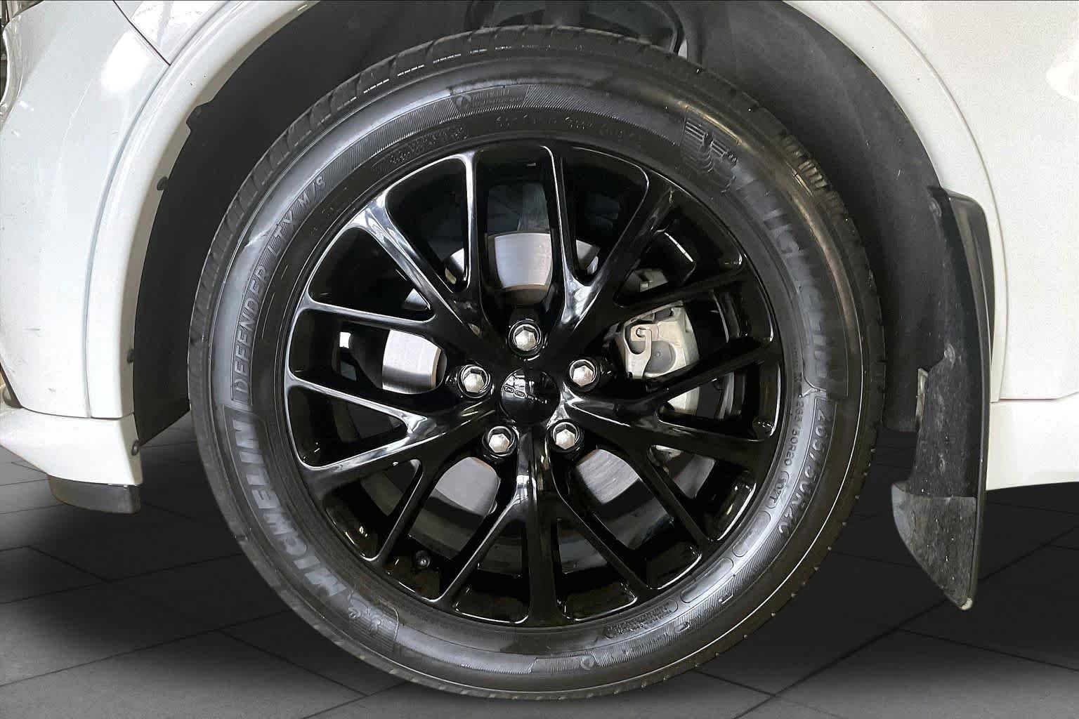 Used 2014 Bright White Clearcoat Dodge R/T image 10