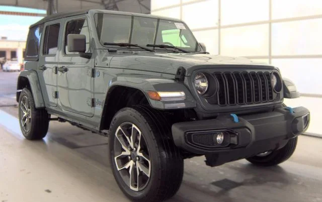 Used 2024 Gray Jeep Sport S 4xe image 4