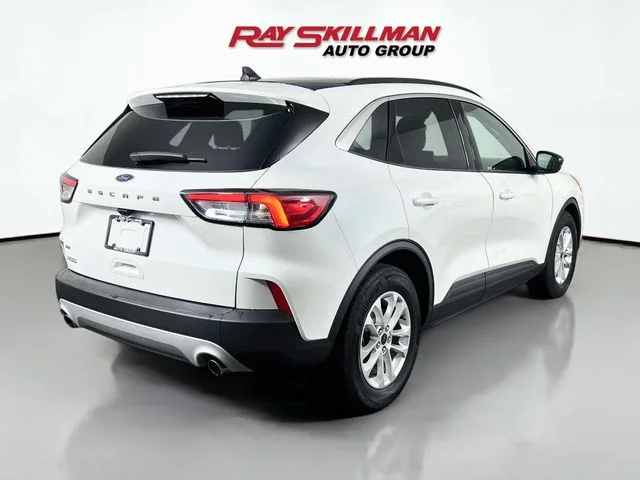 Used 2022 White Ford SE image 7