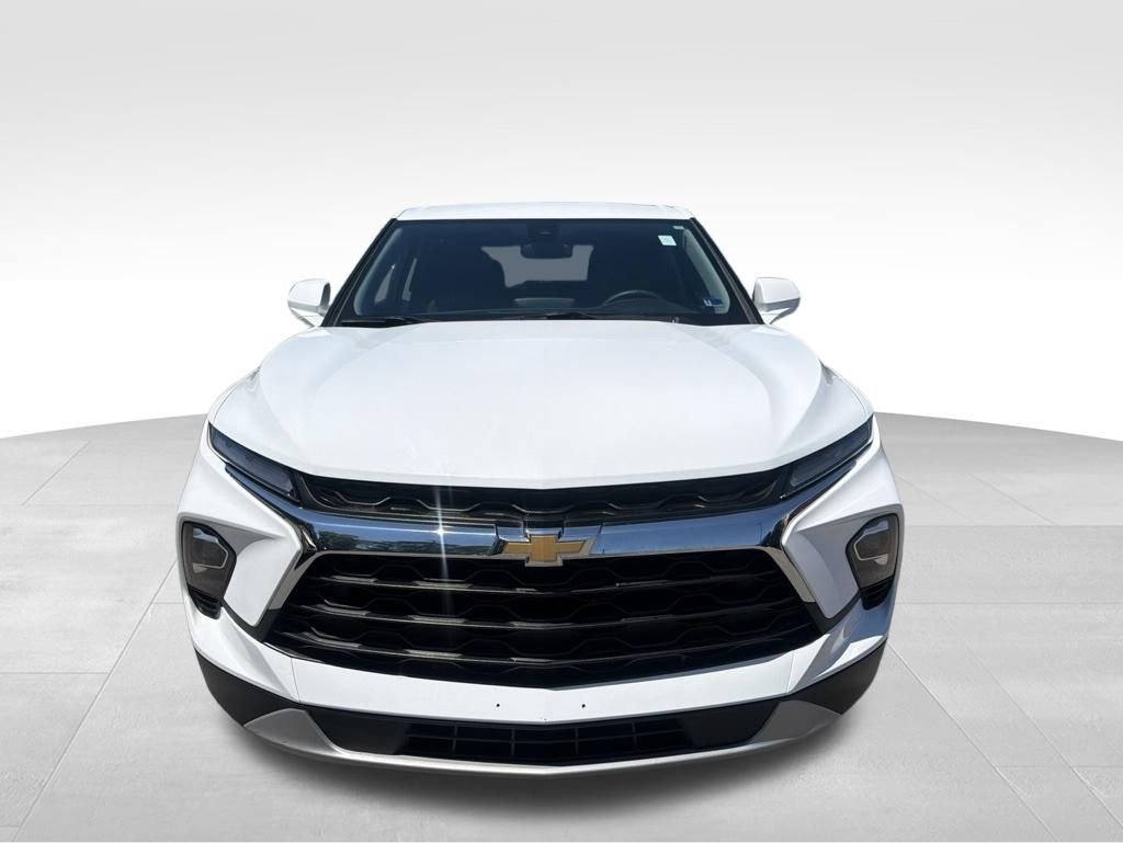 Used 2023 White Chevrolet LT image 9