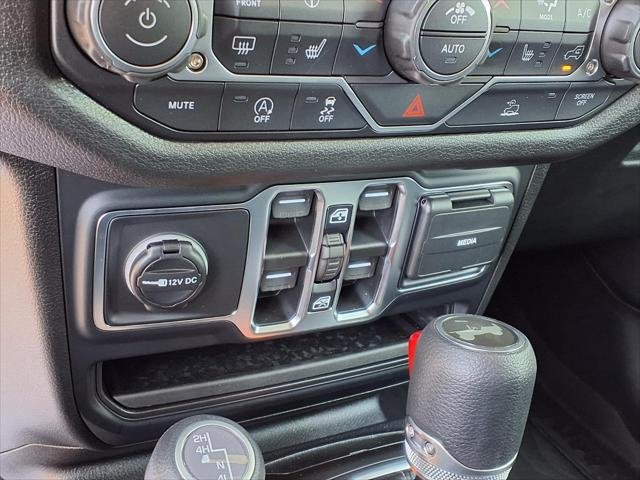 New 2026 Earl Clearcoat Jeep Sport S image 6
