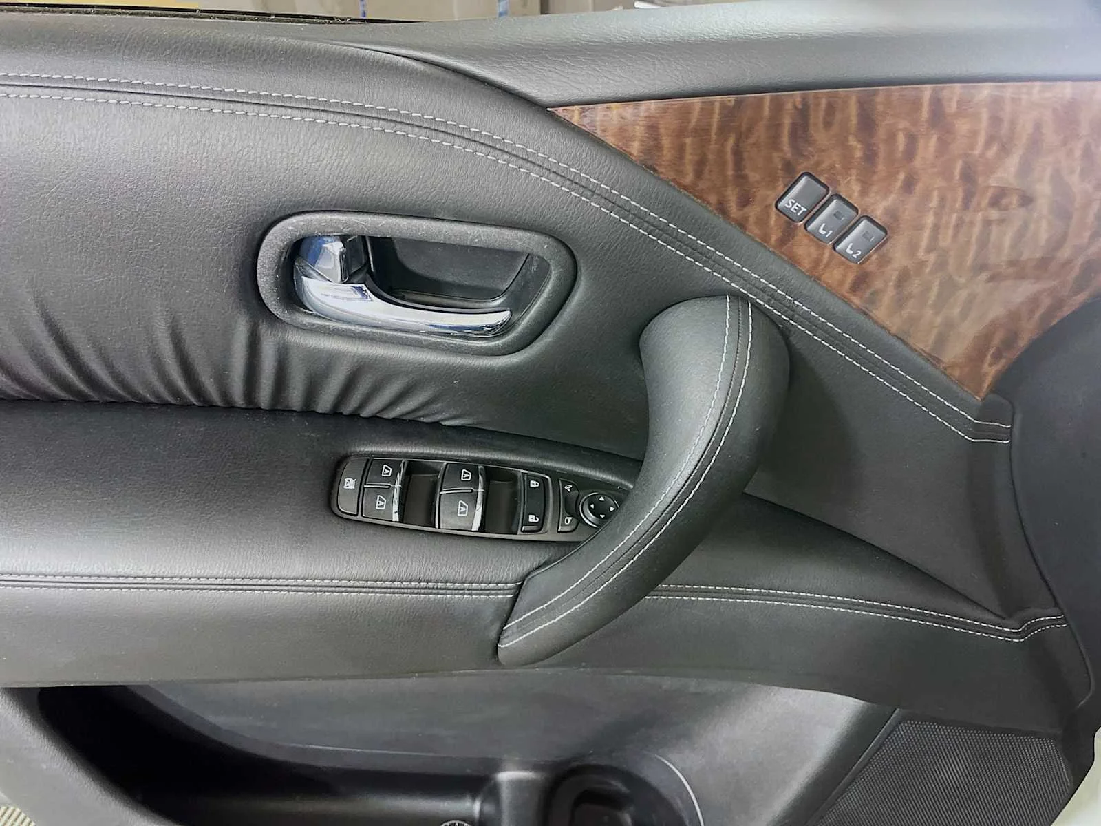 Used 2019 Pearl White Tricoat Nissan SL image 16