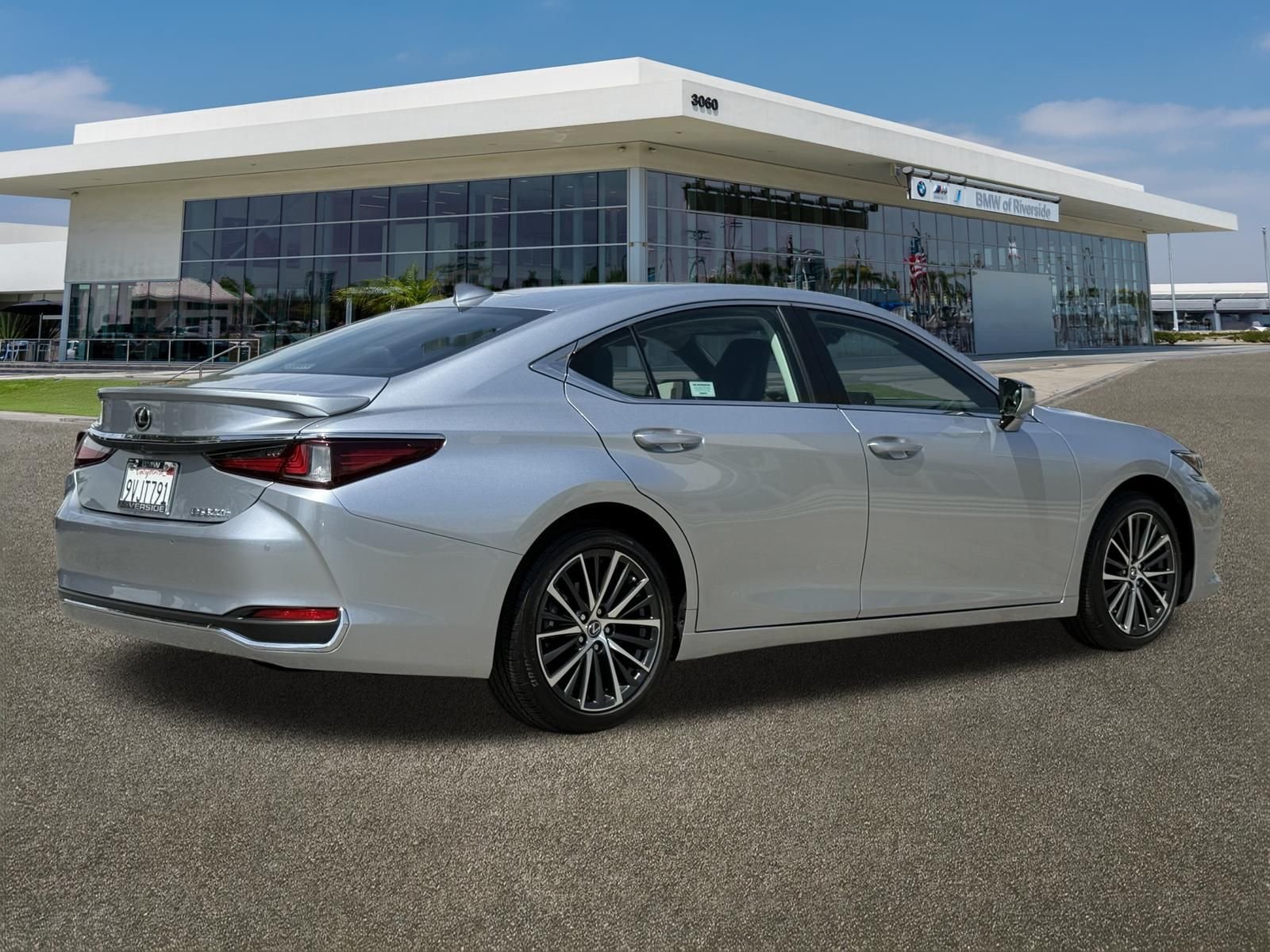 Used 2025 Silver Lexus 300h image 10